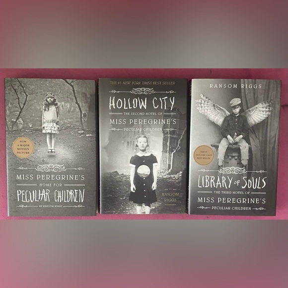 Miss Peregrine's Peculiar Children Boxed Set - Black and White - Picture 1 of 5